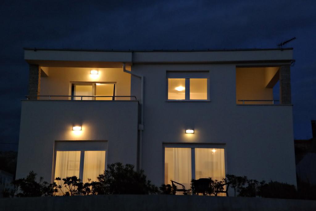 House Natali 70M From The Beach - Free Ev Top Up Rtina Kültér fotó