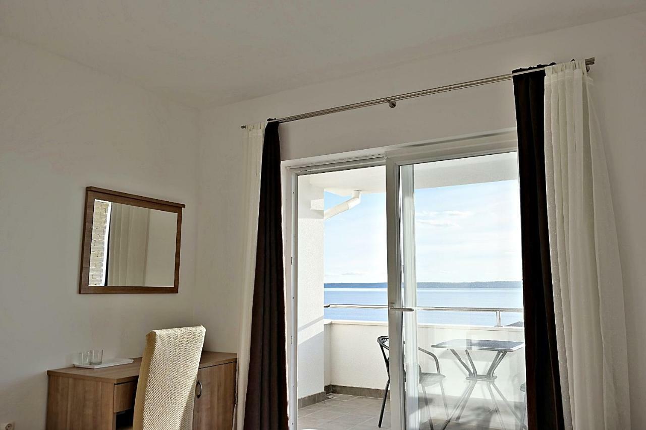 House Natali 70M From The Beach - Free Ev Top Up Rtina Kültér fotó