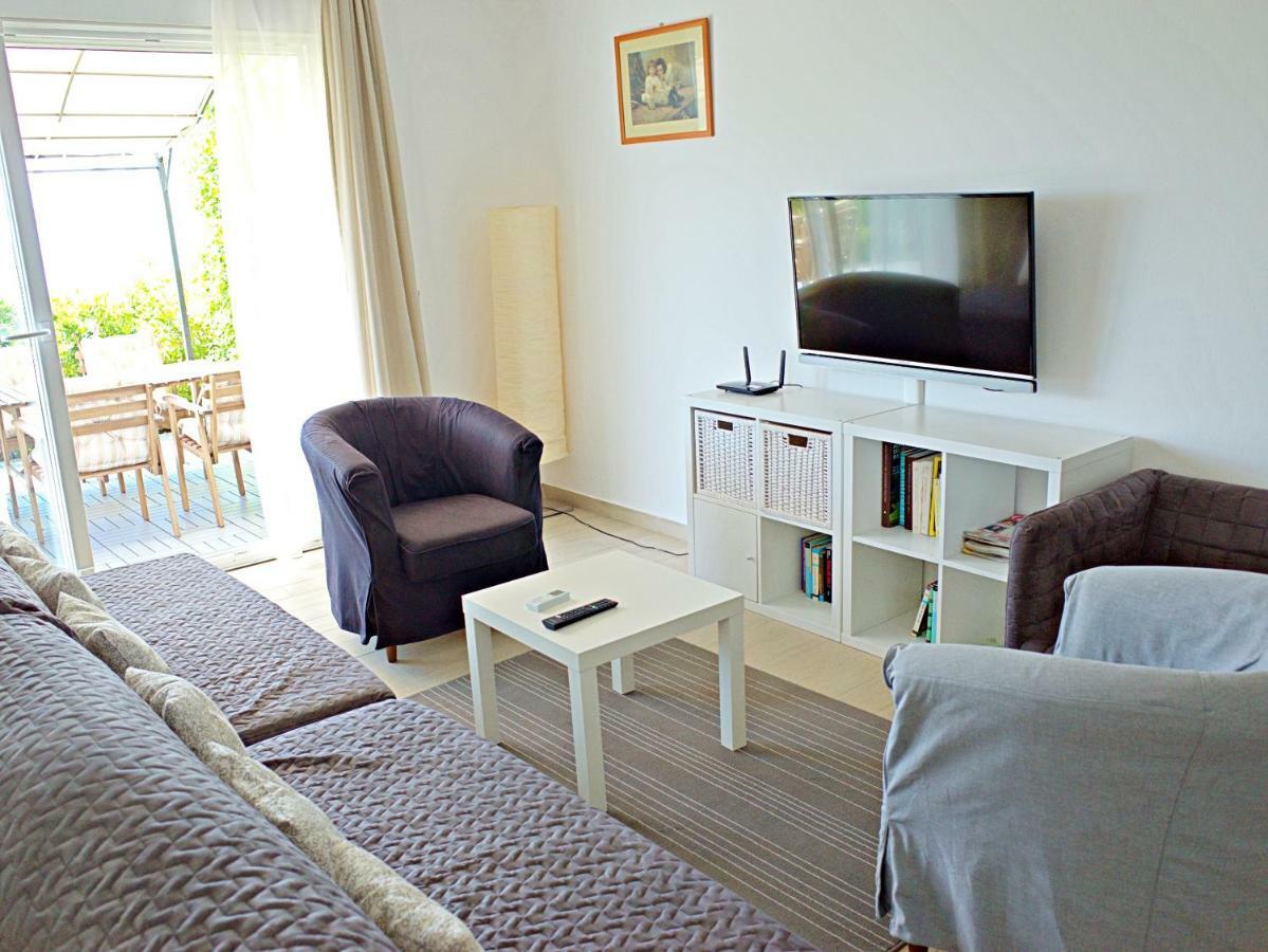 House Natali 70M From The Beach - Free Ev Top Up Rtina Kültér fotó