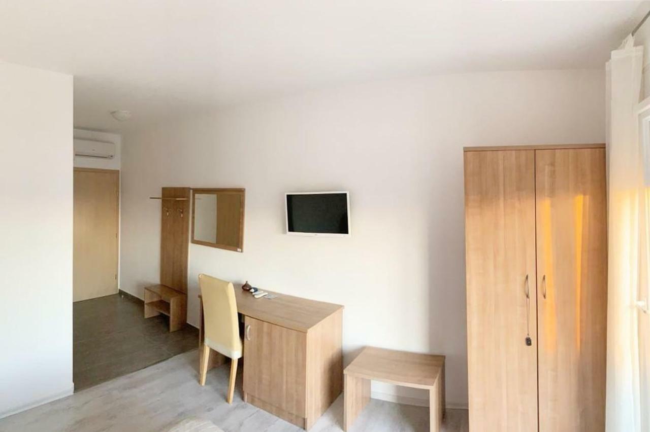 House Natali 70M From The Beach - Free Ev Top Up Rtina Kültér fotó